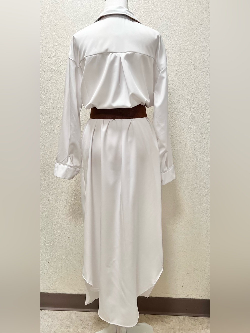 Elegant White Long-Sleeve Button-Front Shirt Dress - Picture 4 of 9